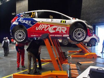The mobile lift Finkbeiner FHB3000 is used also for Rally WRC races