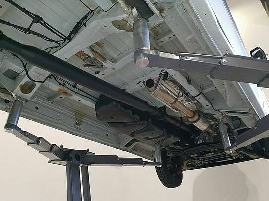 Free access to the underside of the vehicle