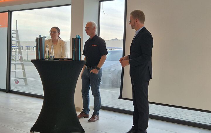 Frau Schindele mit Herrn Finkbeiner und Herrn Holznagel