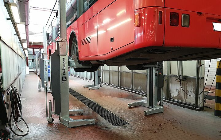 Mobile hoists in hot galvanized version in a washing hall