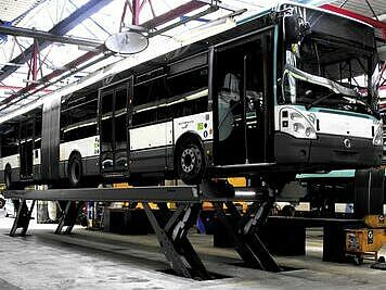 Finkbeiner platform lift HDS, length of runways 13 m, for articulated buses, capacity 25 tons